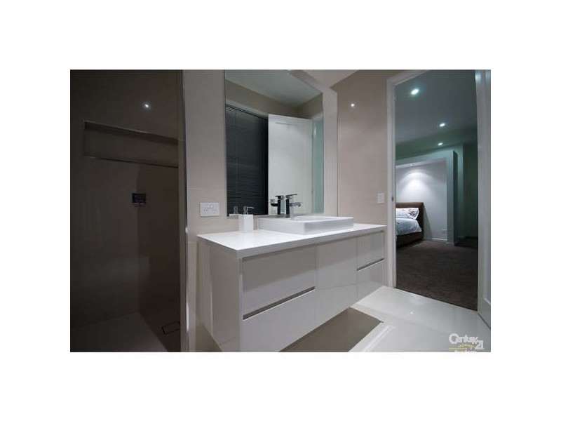 1055 Lakeview Tce, Royal Pines,, Benowa QLD 4217