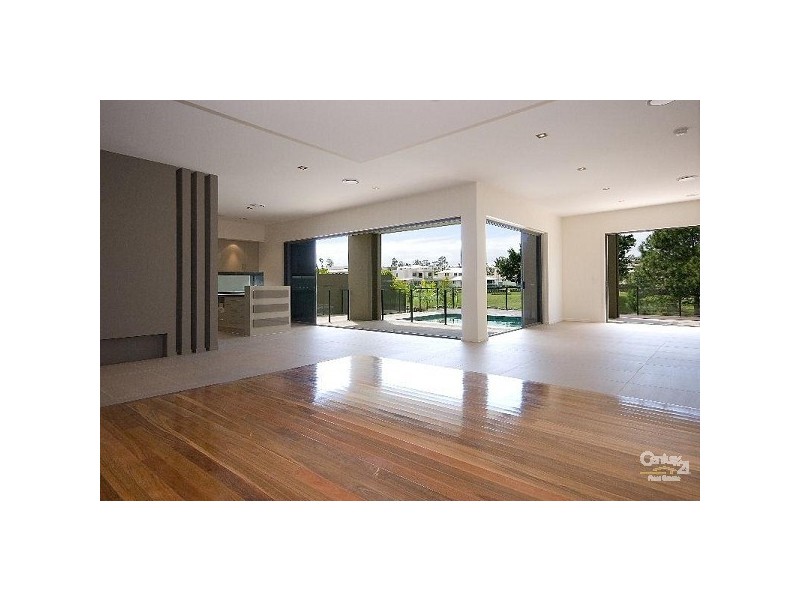 3003 The Boulevarde, Benowa QLD 4217