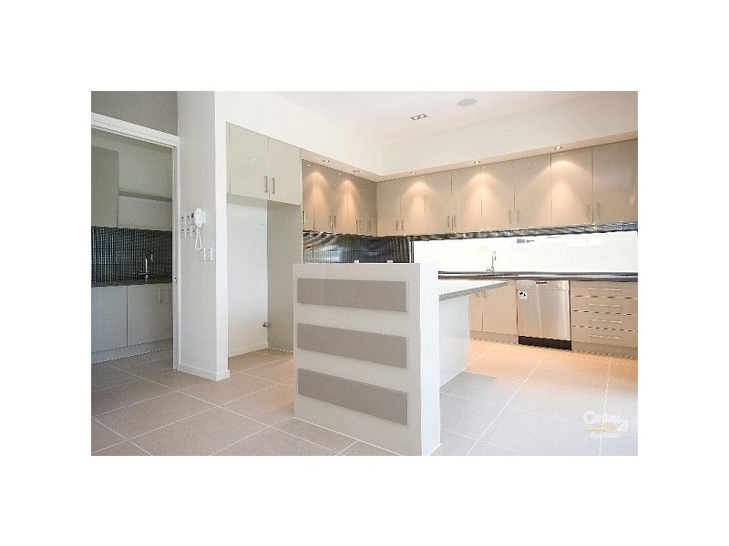 3003 The Boulevarde, Benowa QLD 4217