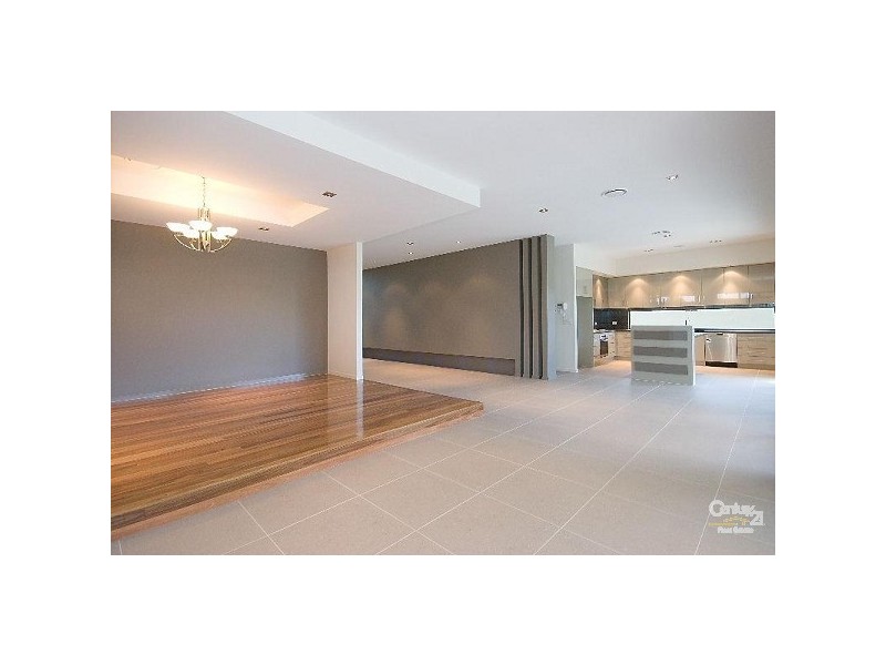 3003 The Boulevarde, Benowa QLD 4217