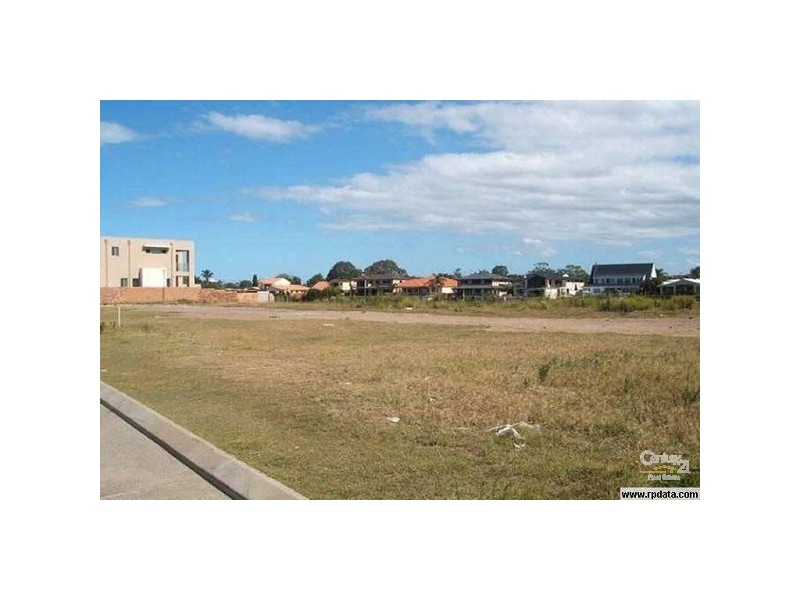 131 Sir Bruce Small Boulevarde, Benowa QLD 4217