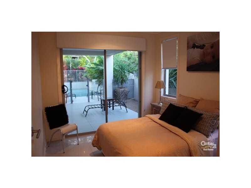 1013 Lakeview Tce,, Benowa QLD 4217