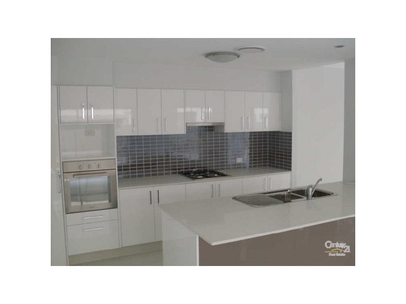 8003 Vista Drive, Benowa QLD 4217