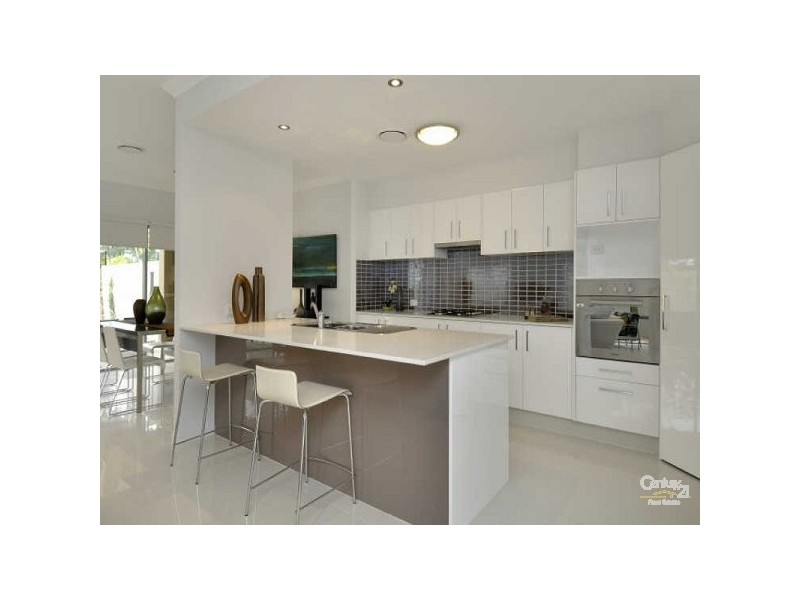 8003 Vista Drive, Benowa QLD 4217