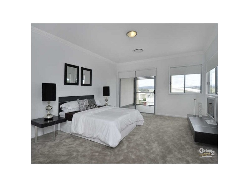 8003 Vista Drive, Benowa QLD 4217