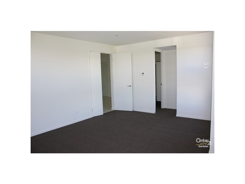 9008 The Boulevarde, Benowa QLD 4217