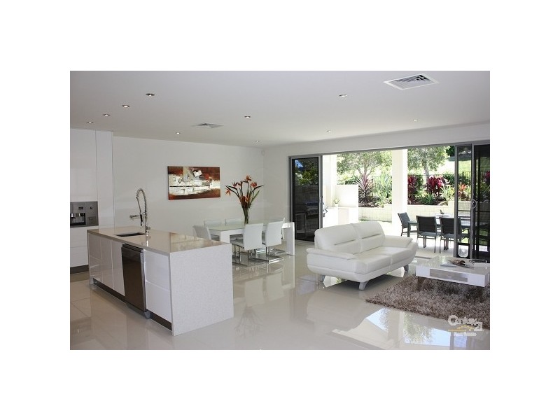 6005 The Boulevarde, Benowa QLD 4217