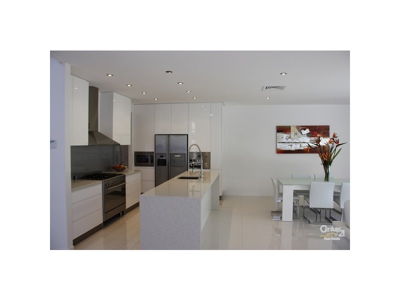 6005 The Boulevarde, Benowa QLD 4217