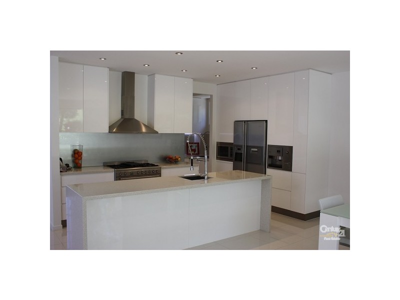 6005 The Boulevarde, Benowa QLD 4217