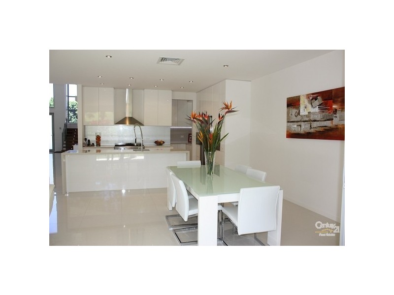 6005 The Boulevarde, Benowa QLD 4217