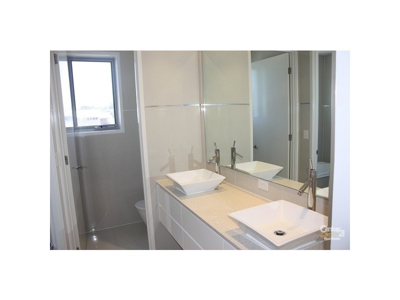 6005 The Boulevarde, Benowa QLD 4217