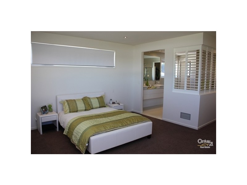 6005 The Boulevarde, Benowa QLD 4217