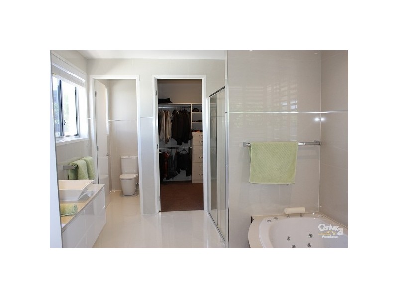6005 The Boulevarde, Benowa QLD 4217