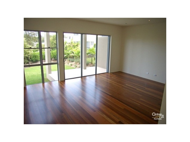 7006 b Vista Drive, Benowa QLD 4217