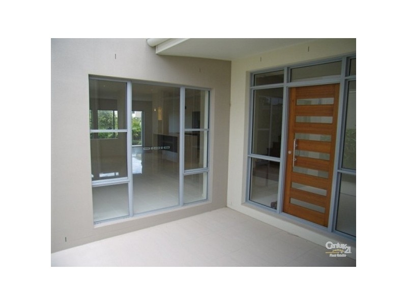 7006 b Vista Drive, Benowa QLD 4217