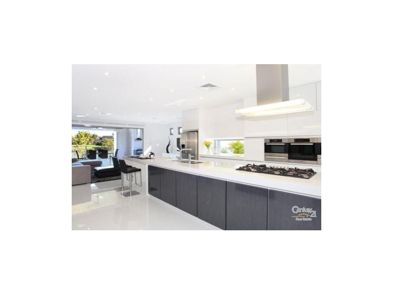 4001 The Boulevarde, Benowa QLD 4217