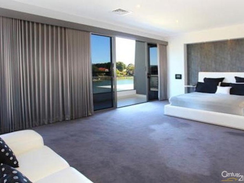 4001 The Boulevarde, Benowa QLD 4217