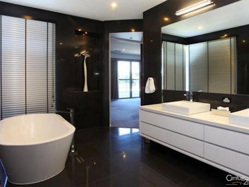 4001 The Boulevarde, Benowa QLD 4217