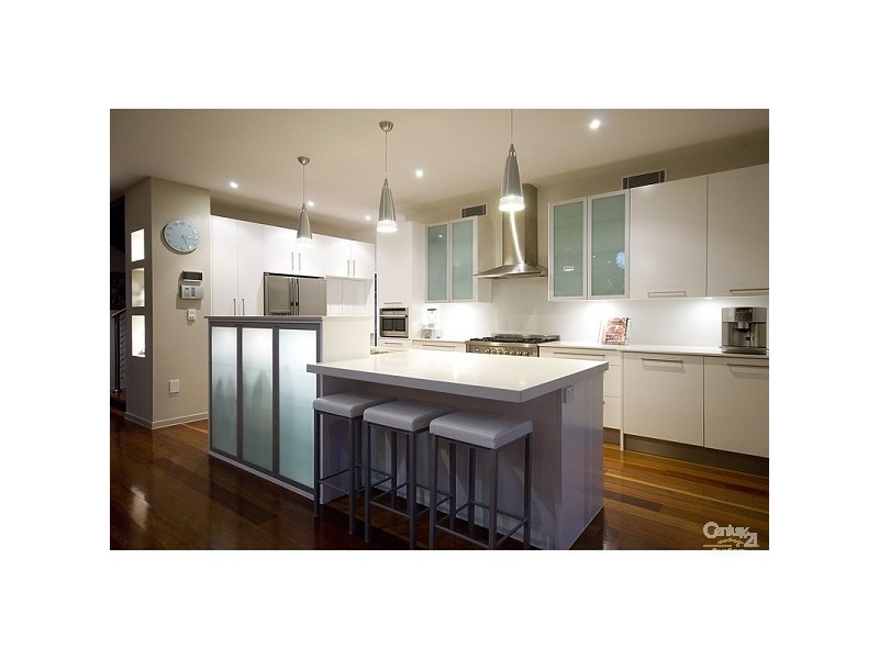 3018 The Boulevarde, Benowa QLD 4217