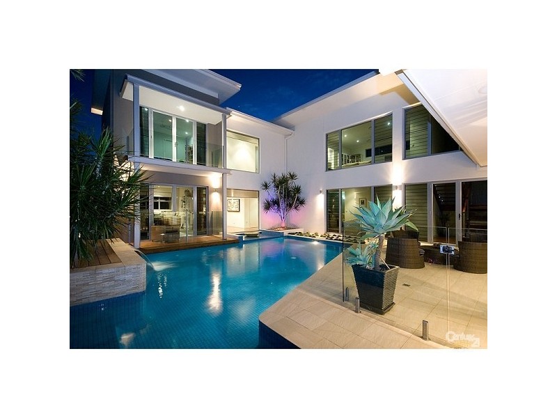 3018 The Boulevarde, Benowa QLD 4217