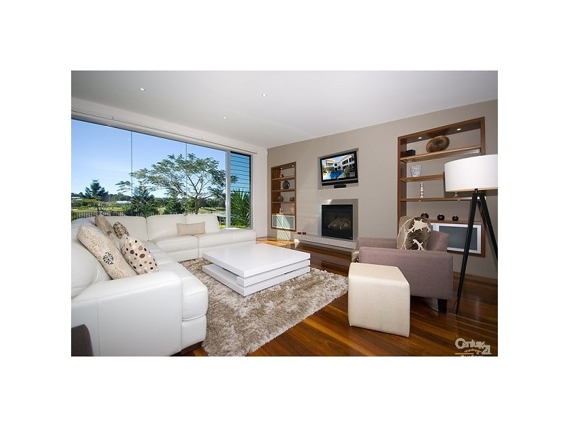 3018 The Boulevarde, Benowa QLD 4217