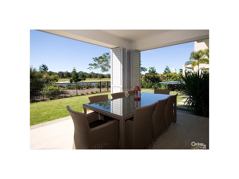3018 The Boulevarde, Benowa QLD 4217