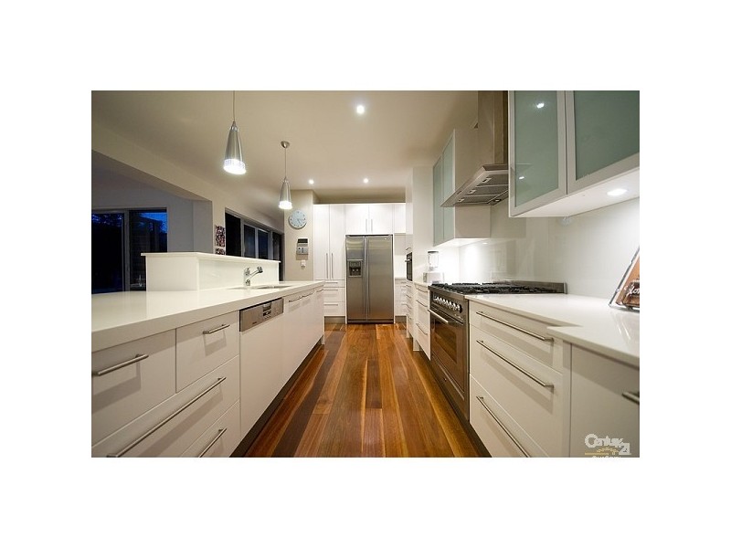 3018 The Boulevarde, Benowa QLD 4217