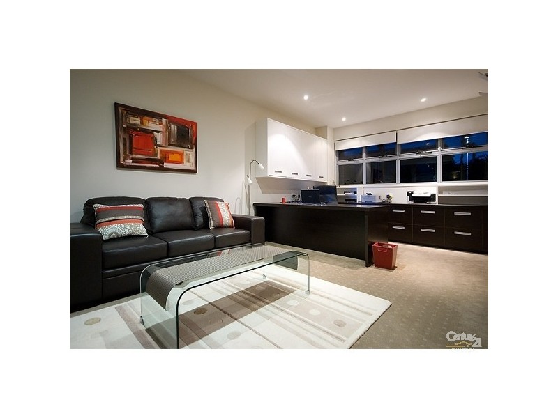 3018 The Boulevarde, Benowa QLD 4217