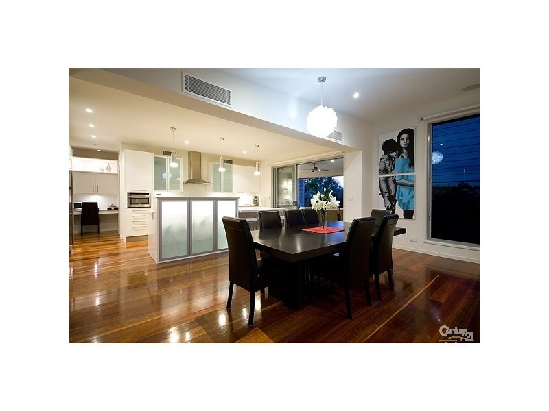 3018 The Boulevarde, Benowa QLD 4217