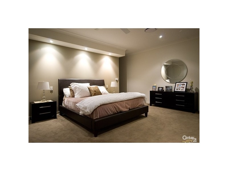 3018 The Boulevarde, Benowa QLD 4217