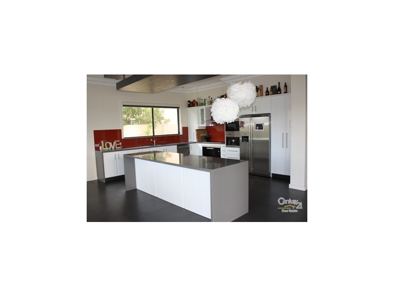 2017 The Boulevarde, Benowa QLD 4217