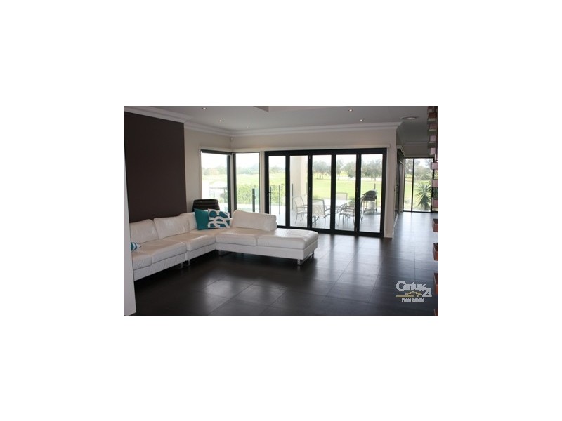 2017 The Boulevarde, Benowa QLD 4217