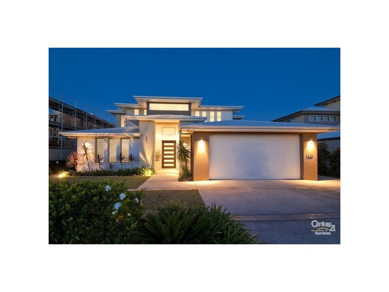 3024 The Boulevarde, Benowa QLD 4217