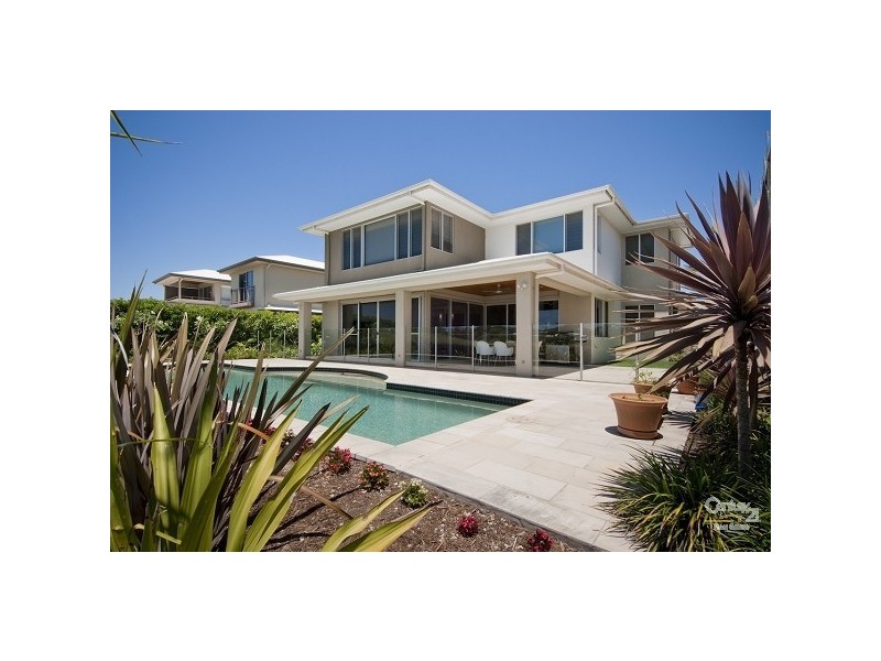 3024 The Boulevarde, Benowa QLD 4217