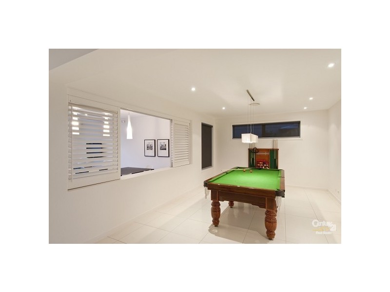 3024 The Boulevarde, Benowa QLD 4217