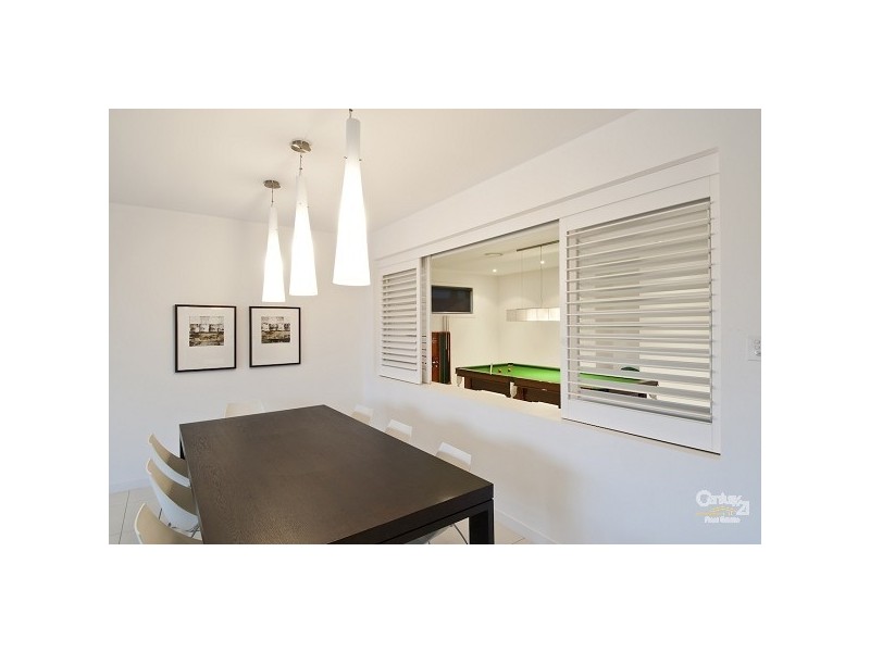 3024 The Boulevarde, Benowa QLD 4217