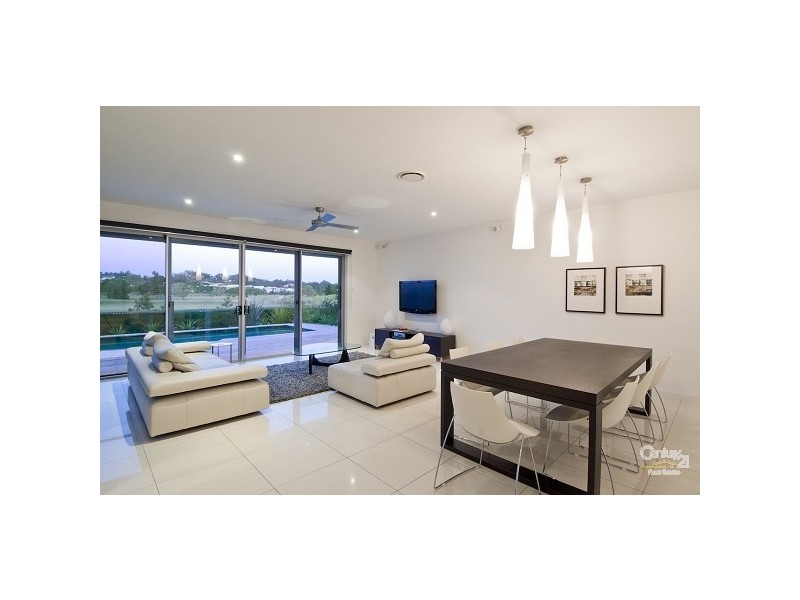 3024 The Boulevarde, Benowa QLD 4217