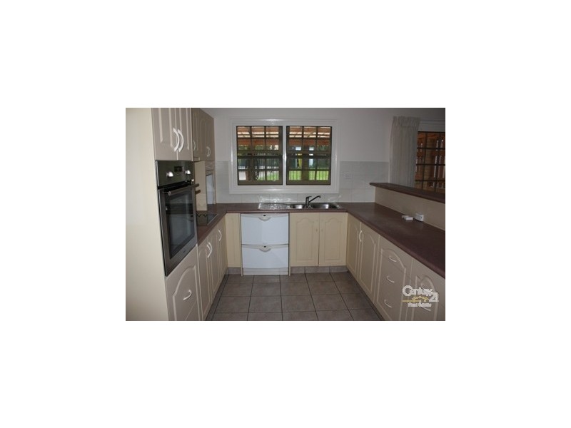 8 Marlborough Cres, Ashmore QLD 4214