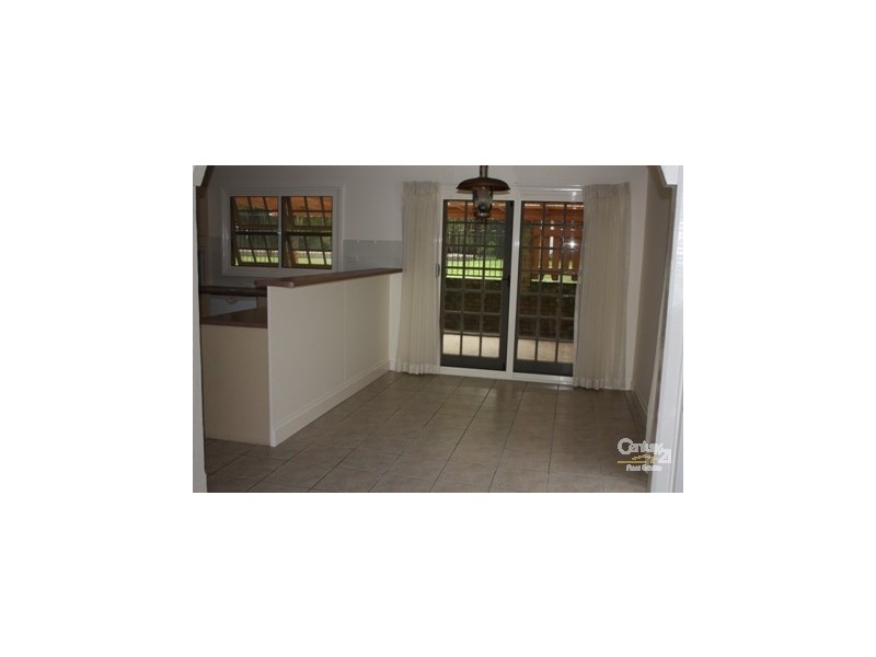 8 Marlborough Cres, Ashmore QLD 4214