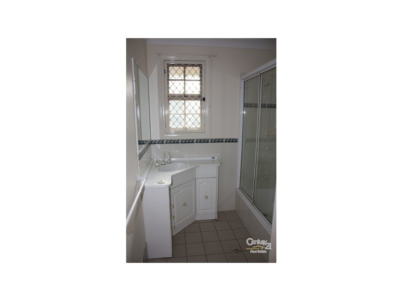 8 Marlborough Cres, Ashmore QLD 4214