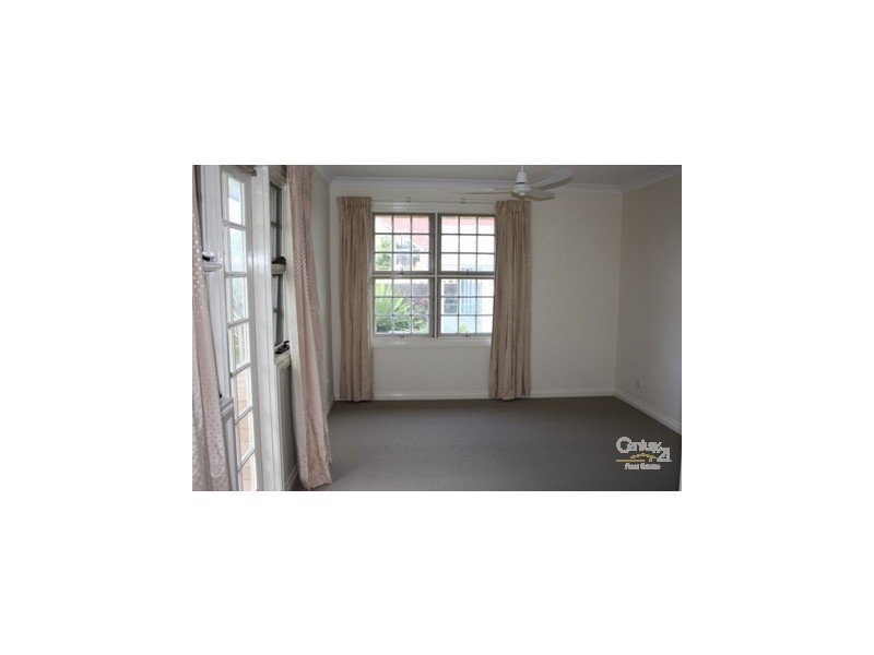 8 Marlborough Cres, Ashmore QLD 4214