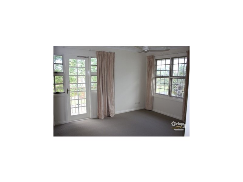 8 Marlborough Cres, Ashmore QLD 4214