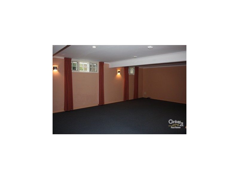 8 Marlborough Cres, Ashmore QLD 4214