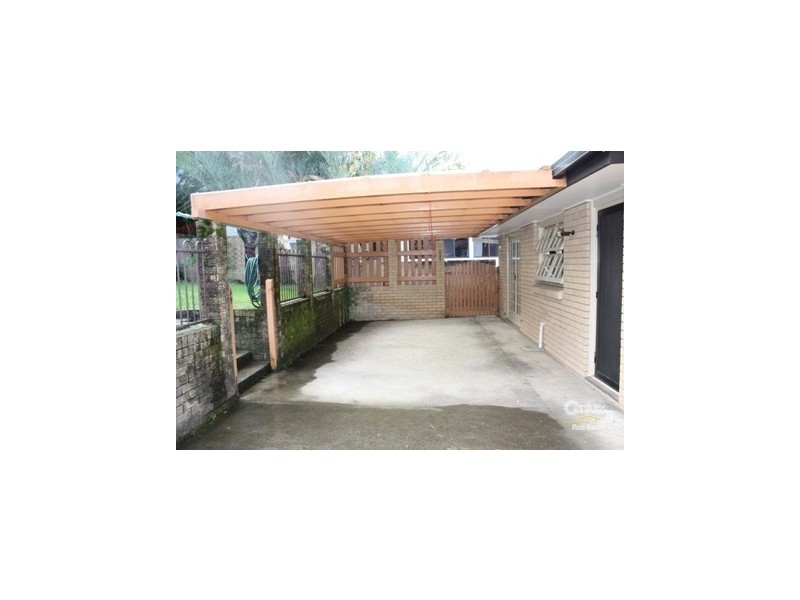 8 Marlborough Cres, Ashmore QLD 4214