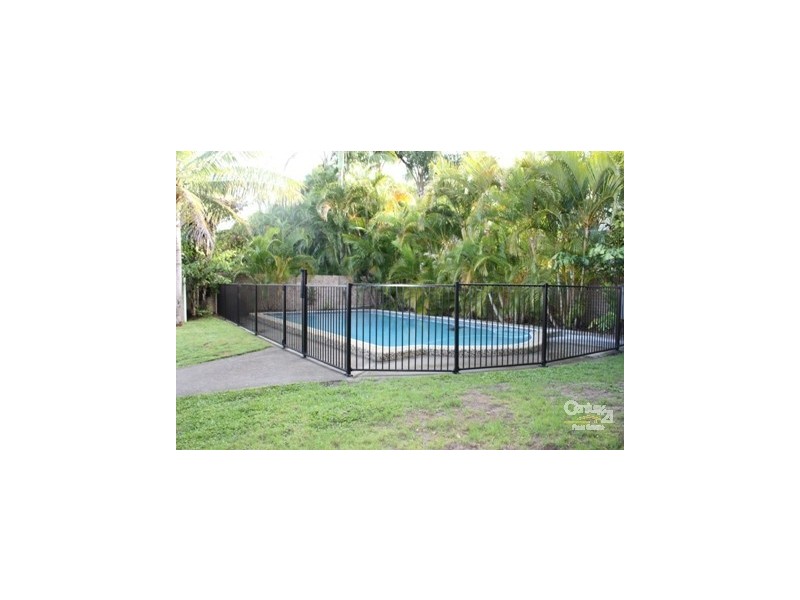 8 Marlborough Cres, Ashmore QLD 4214