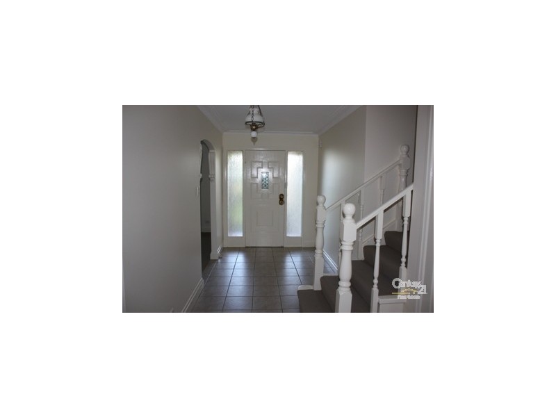 8 Marlborough Cres, Ashmore QLD 4214