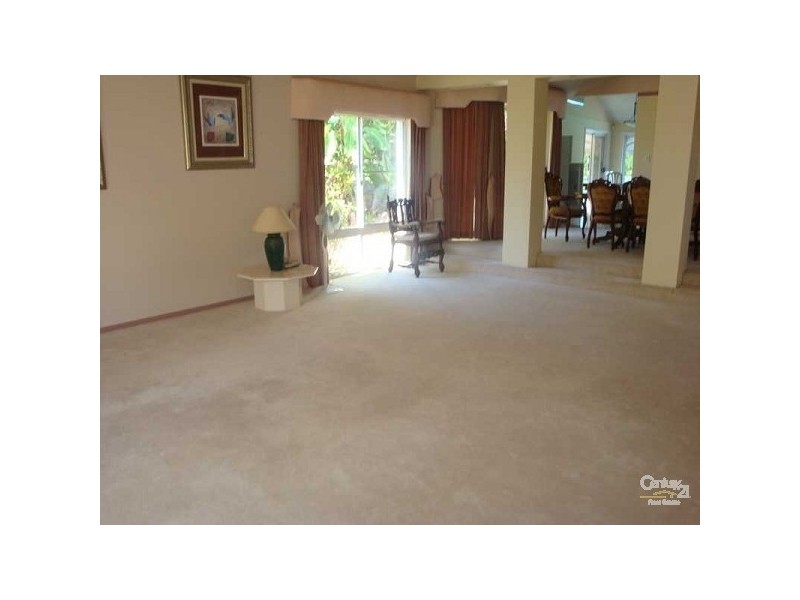 114 EDINBURGH RD, Benowa QLD 4217