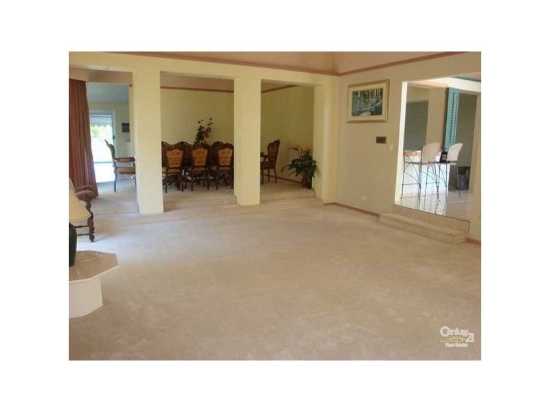 114 EDINBURGH RD, Benowa QLD 4217
