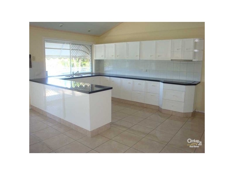 114 EDINBURGH RD, Benowa QLD 4217