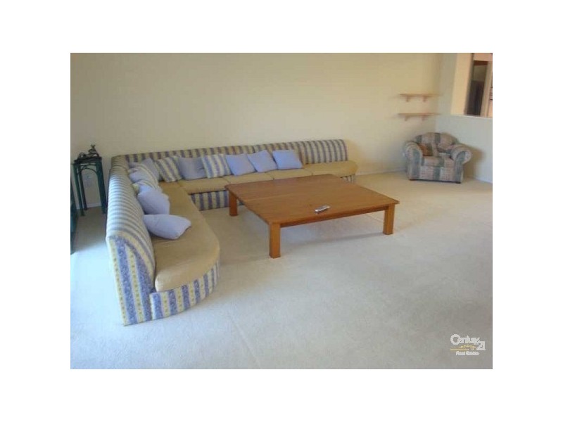 114 EDINBURGH RD, Benowa QLD 4217